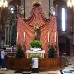 La Statua del Santo nella navata centrale della Basilica